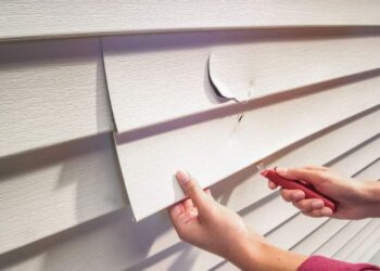 How to repair cracked and broken vinyl siding? | Hometalk