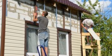 Vinyl Siding: Costs and Key Considerations, Explained (2025)