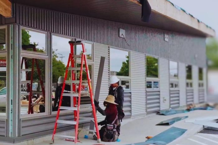 8 Signs You Need To Call Commercial Siding Contractors